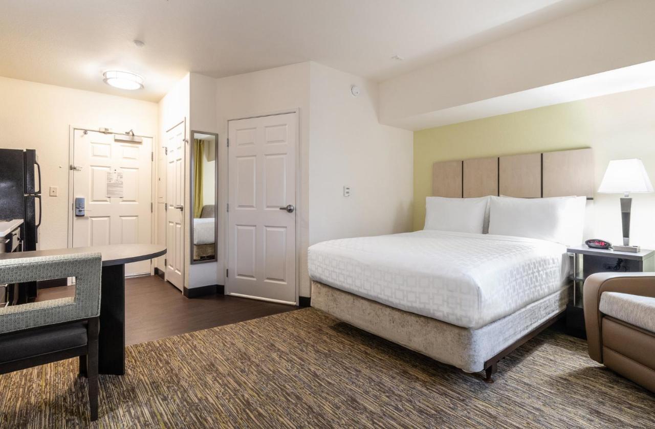 King Studio Suite with Bath Tub - Mobility Access