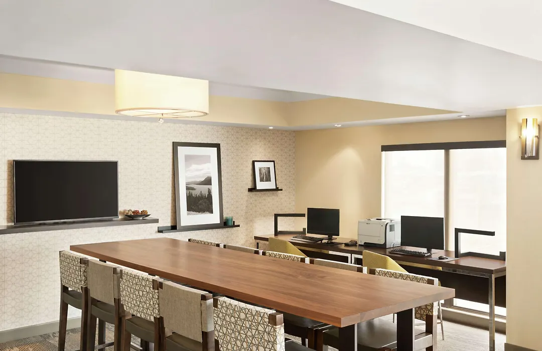 Hampton Inn Portland Airport-1