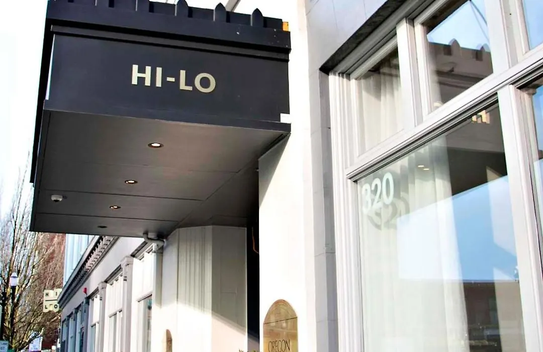 The Hi-Lo, Autograph Collection-1