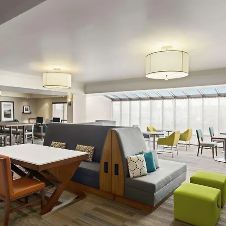 Hampton Inn Portland Airport-2