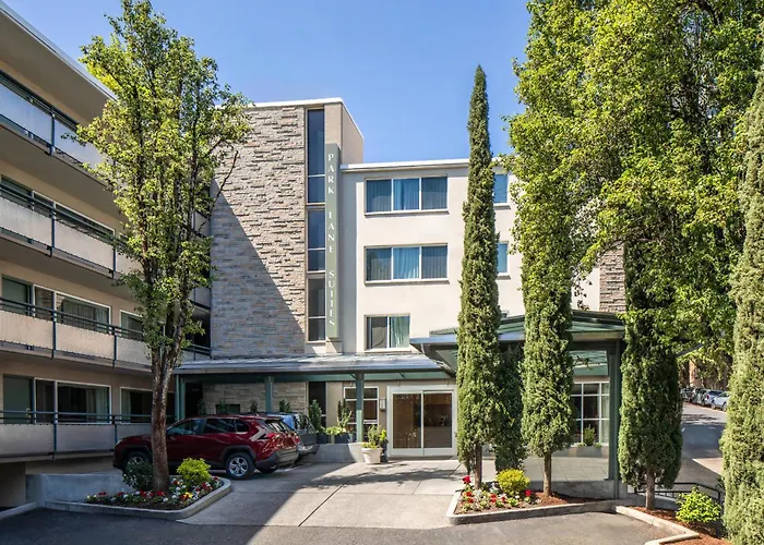 Dog Friendly Hotels PortlandPark Lane Suites & Inn